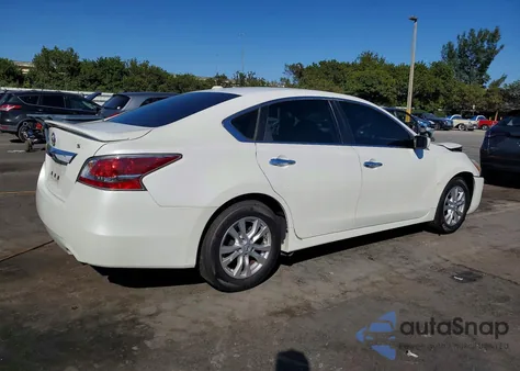 2015 Nissan Altima 2.5 из США, поврежденный, VIN 1N4AL3APXFC106901